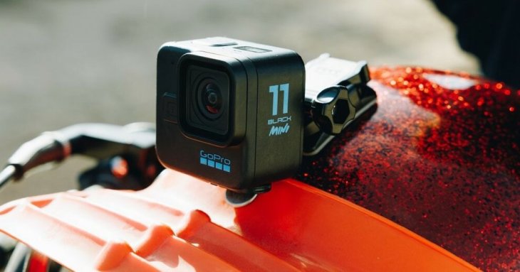 Дайвер опустив GoPro на дно океану і знайшов істоту, яку не можуть ідентифікувати експерти — відео