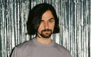 Солист Quest Pistols Савлепов после развода с россиянкой засветился с новой девушкой