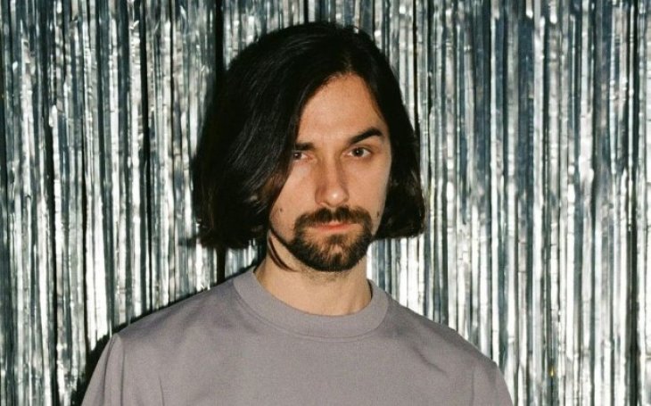 Солист Quest Pistols Савлепов после развода с россиянкой засветился с новой девушкой