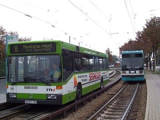 Транспортний мутант: у Німеччині досі працює унікальний гібрид автобуса і трамвая (фото)