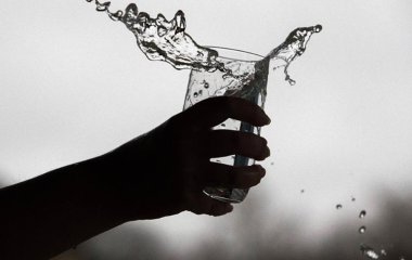 Дієтолог пояснив користь води кімнатної температури