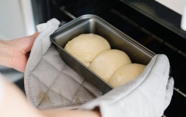 Як за півгодини зробити старі масні прихватки ідеально чистими: два інгредієнти, які є в кожній оселі