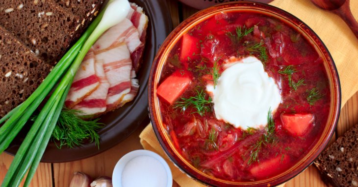 Що спочатку треба класти в борщ — картоплю чи капусту: досвідчені кулінари дали остаточну відповідь