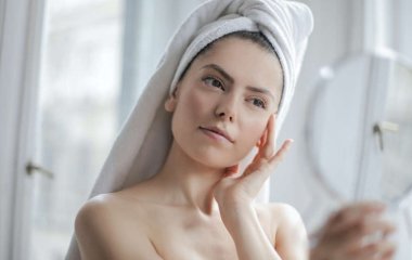 Нутриціолог порадила вживати морепродукти та фрукти для сяйва шкіри