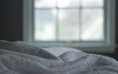 Чому не слід заправляти ліжко вранці: пояснює лікар NHS