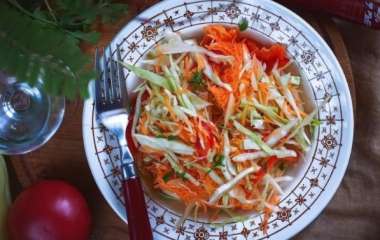 Джерело вітамінів: рецепт салату з капусти з перцем на зиму