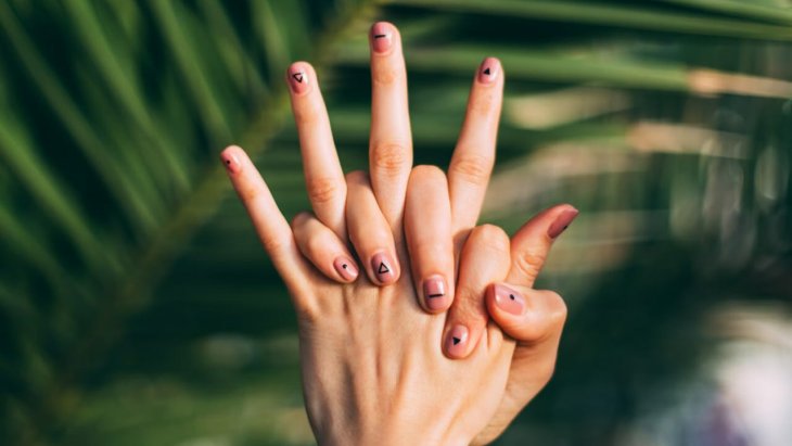 В состоянии стресса и волнения: ученые выяснили, как перестать грызть ногти