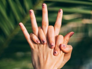 В состоянии стресса и волнения: ученые выяснили, как перестать грызть ногти