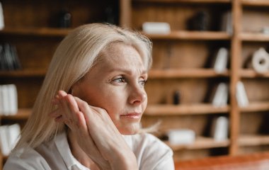 Майже кожна жінка стикається з цим під час менопаузи: про цей симптом не говорять