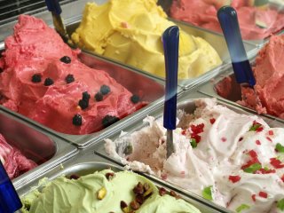 Медики рассказали об опасности «передозировки» мороженым