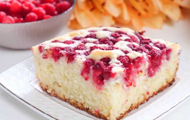 Сочный и нежный пирог к чаю