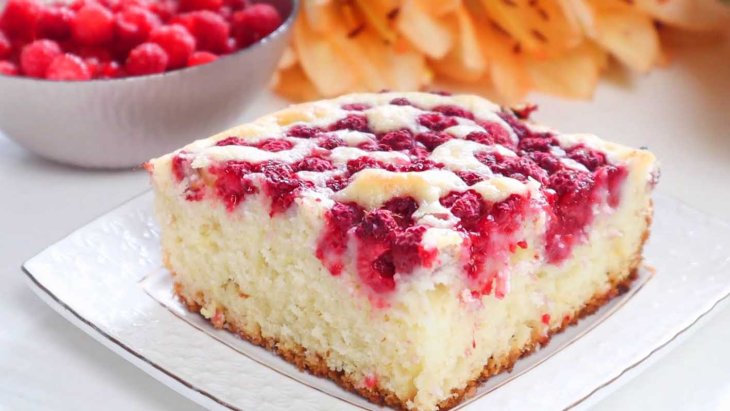 Сочный и нежный пирог к чаю