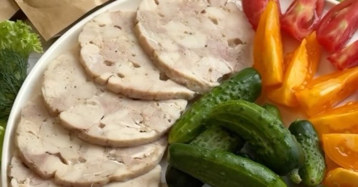 Курячий рулет: рецепт дуже смачної м'ясної страви в домашніх умовах