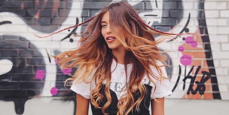 Регина Тодоренко вышла в свет в маленьком серном платье