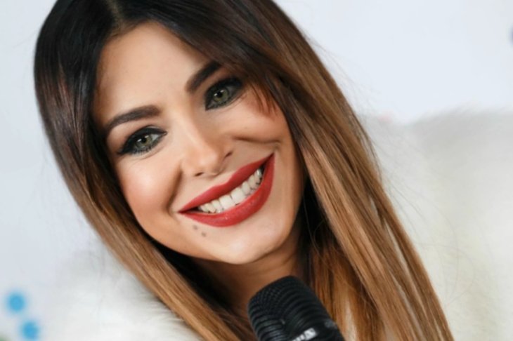 Ани Лорак взволновала подписчиков пикантным декольте