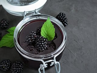 Пьянящая роскошь: как приготовить дома наливку из ежевики