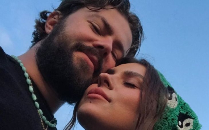 Александра Зарицкая восхитила романтическими фото с женихом и поздравила его с важным праздником