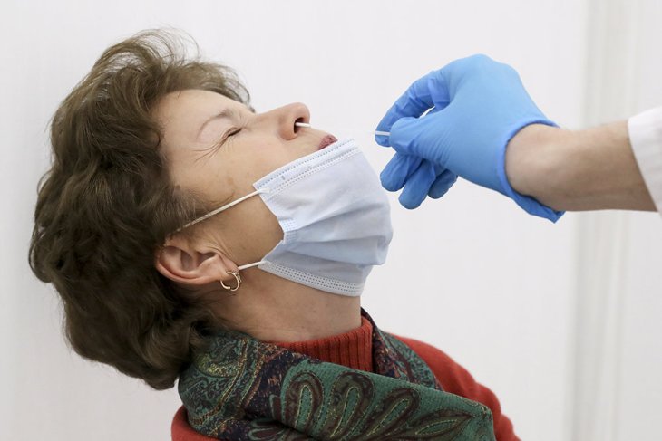 Лікар пояснив, як найшвидше відрізнити ковід від ГРВІ