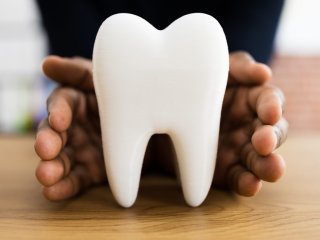 Почему зубы теряют белизну: 5 причин этого избежать