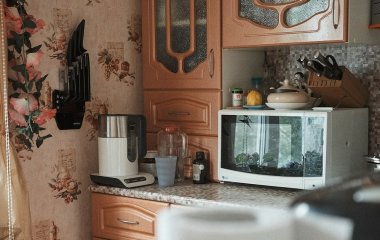Мікрохвильовка сяятиме без дорогої хімії: домашній лайфгаки, які реально працюють
