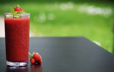 Готуємо полуничну смузі вдома: легкий рецепт