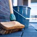 Как отмыть тротуарную плитку во дворе: самый простой способ
