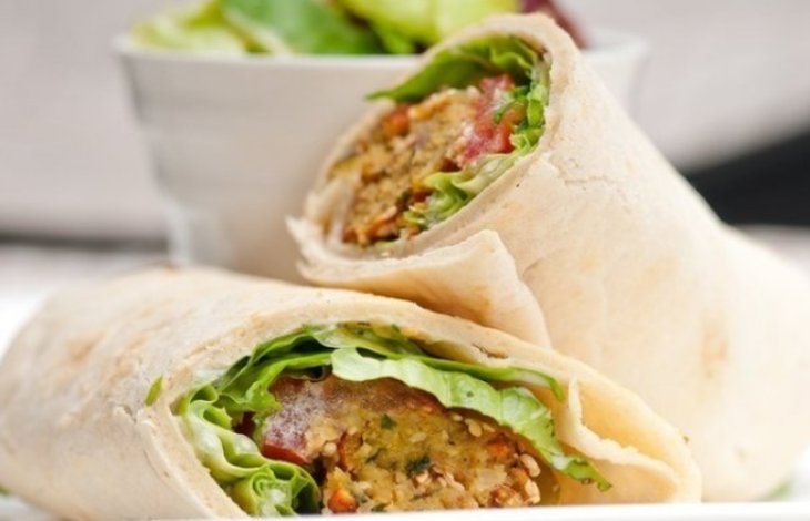 Сэндвич с хумусом из авокадо