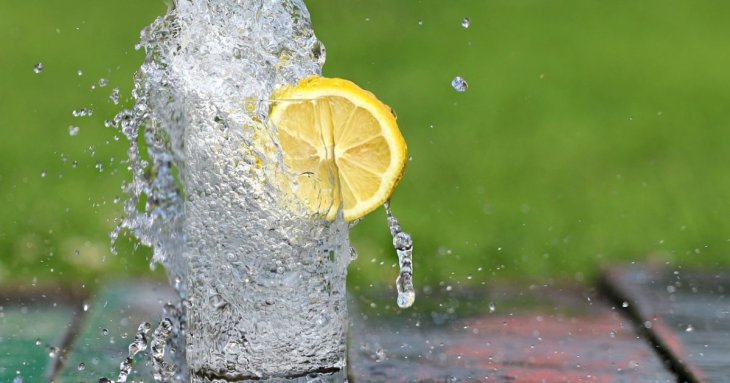 Чому потрібно пити багато води: основні причини