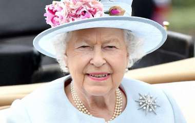 СМИ: королева Елизавета II собирается отречься от престола уже через полтора года
