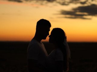Психологи радять усім парам правило 2-2-2: одна проста звичка може врятувати навіть стосунки на межі