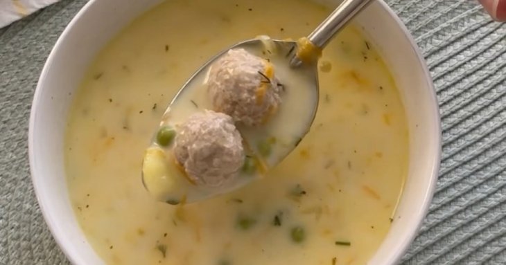За маминим рецептом: рецепт супу з курячими фрикадельками
