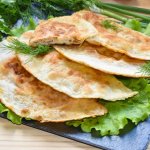 Альтернатива мясу: готовим румяные чебуреки с капустой