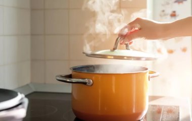 Лікарі пояснили, чому варити треба із закритою кришкою: Вирішують дві хвилини