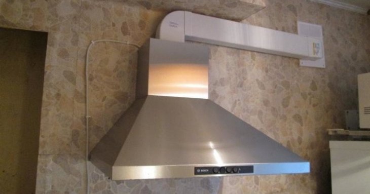 Лайфгак як почистити витяжку над плитою без спеціальних засобів