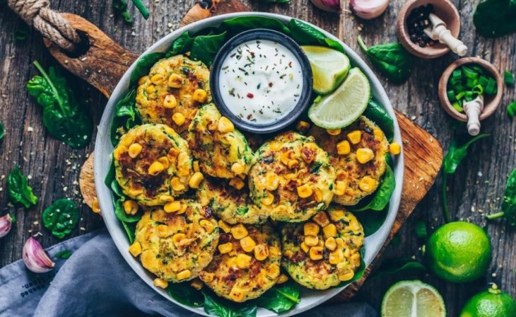 Оладьи из картофеля, цукини и кукурузы