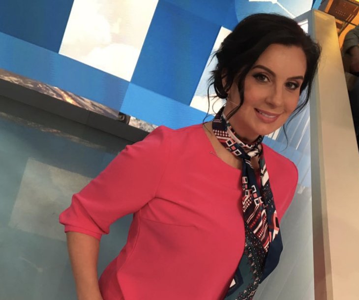 Екатерина Стриженова позировала в подсолнухах