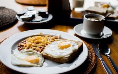 Диетолог назвала идеальные продукты для завтрака