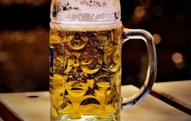 Яка найменша пляшка пива у світі: відома броварня здивувала розміром
