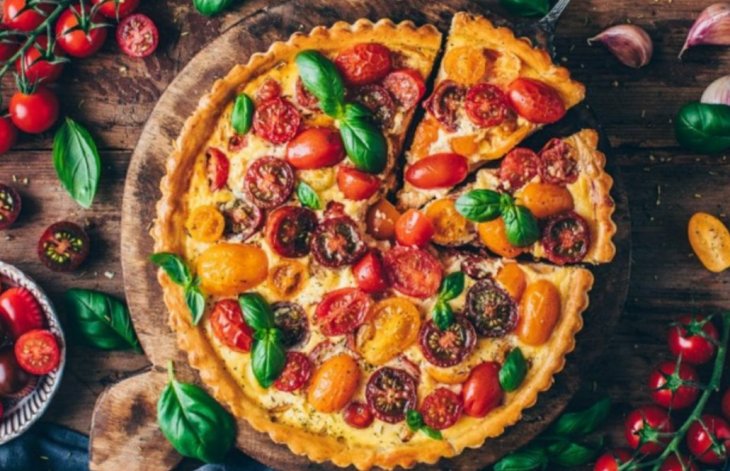 Киш с томатами и сырным кремом