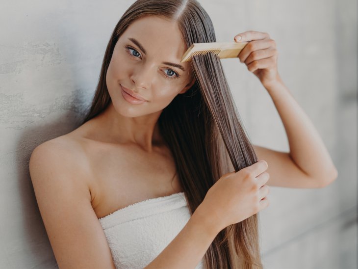 Медики назвали семь продуктов, которые предотвратят выпадение волос