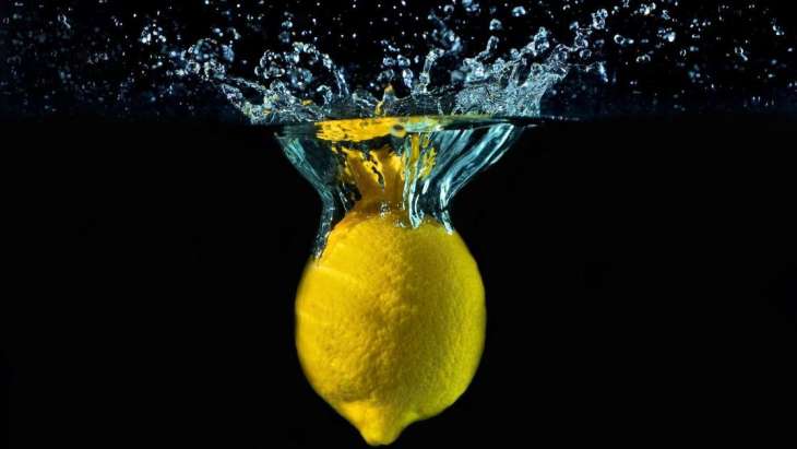 Вы будете поражены: Эксперт рассказала для чего нужен лимон в ванной комнате