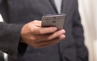 Лікар пояснив небезпеку повсюдного використання смартфона