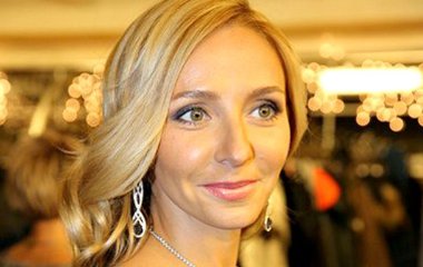 Татьяна Навка позировала в бассейне с дочкой
