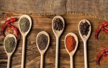 Через які продукти з'являється неприємний запах поту