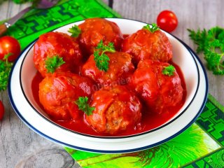Тефтелі з рисом та підливою: покроковий рецепт
