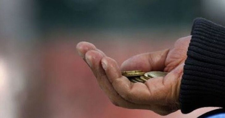 Жінка жебракувала і стала мільйонеркою: яку суму вона випросила