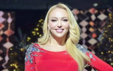 Оля Полякова в черном бикини показала, как ловко качает ягодицы