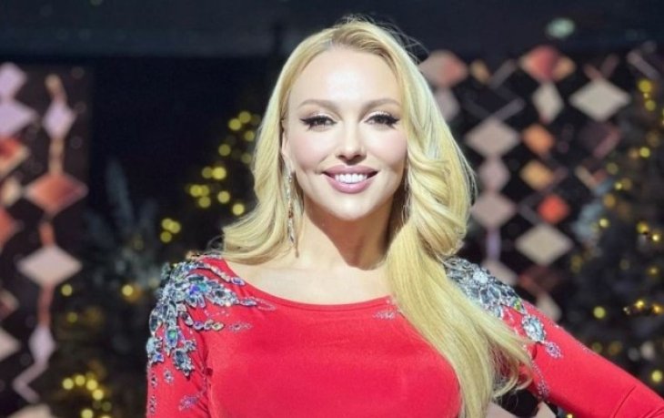 Оля Полякова в черном бикини показала, как ловко качает ягодицы