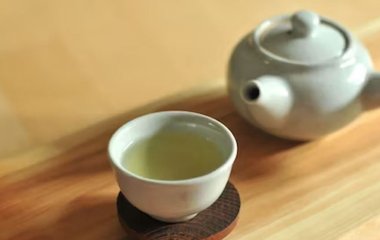 Людям с высоким давлением и гастритом пить зеленый чай нежелательно