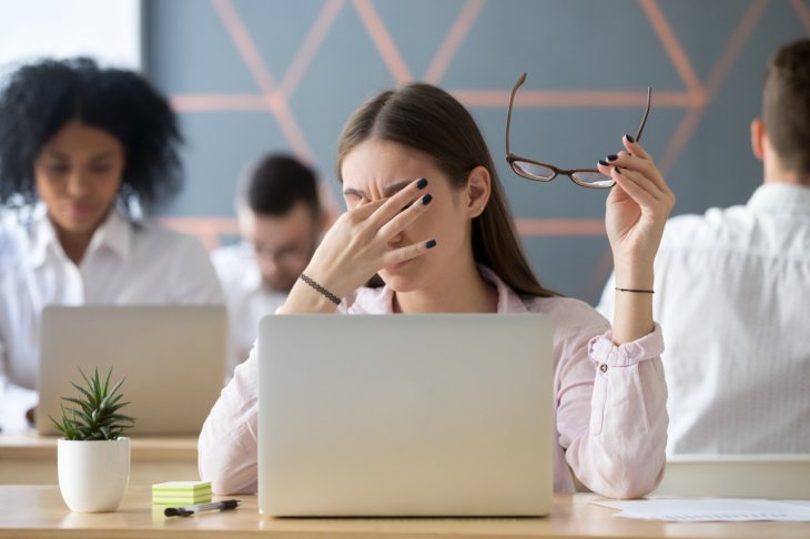Как сохранить зрение при работе за компьютером: ответ офтальмолога